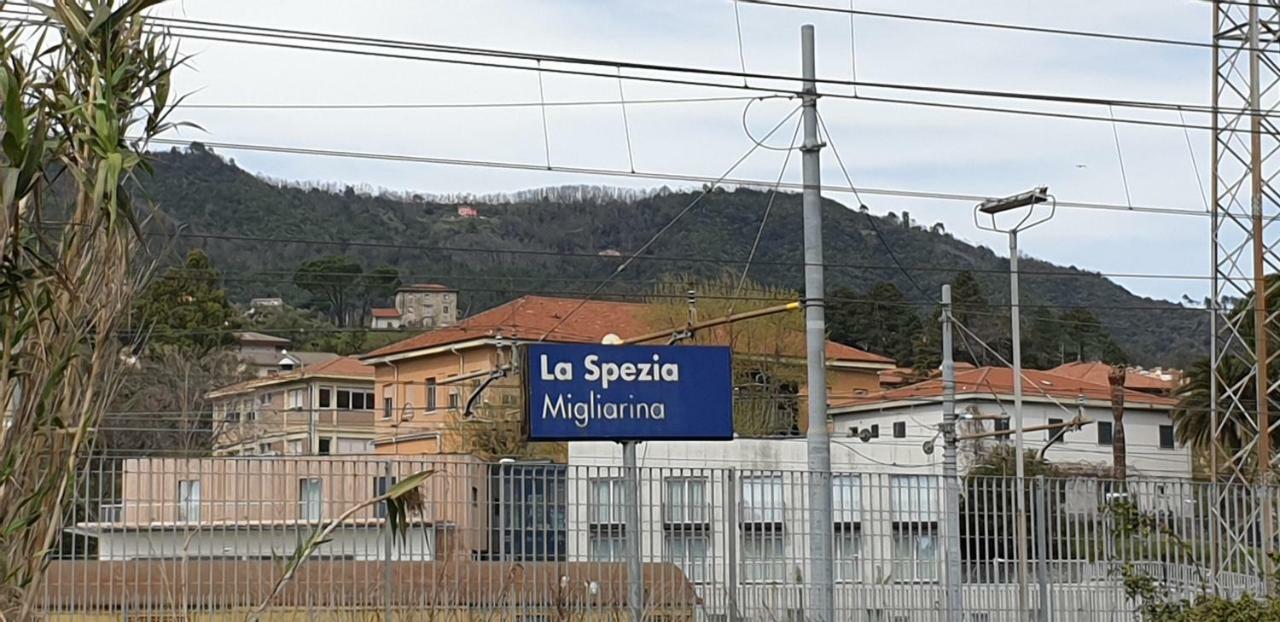 Rosy'S Flat Apartment La Spezia Exterior photo